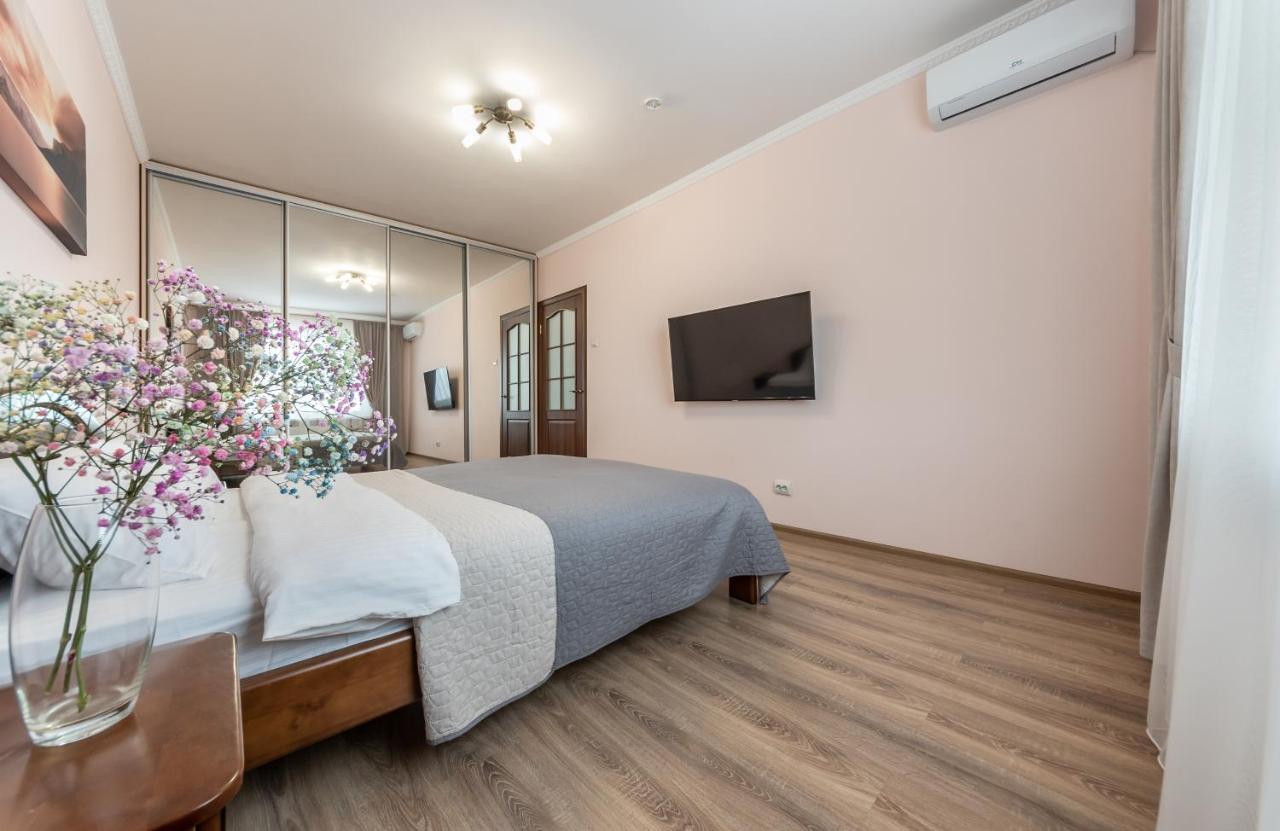 Appartement Осокорки Русовой 3 à Kiev Extérieur photo