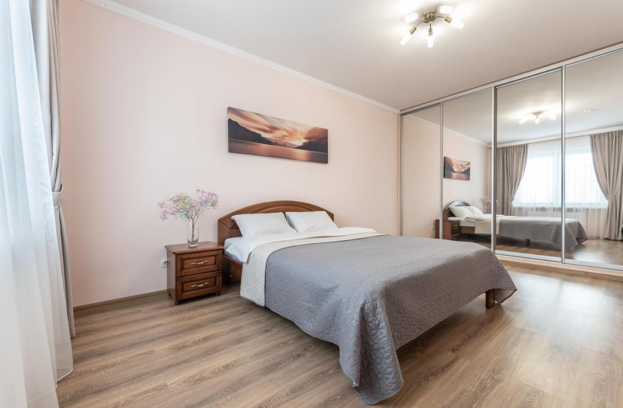 Appartement Осокорки Русовой 3 à Kiev Extérieur photo